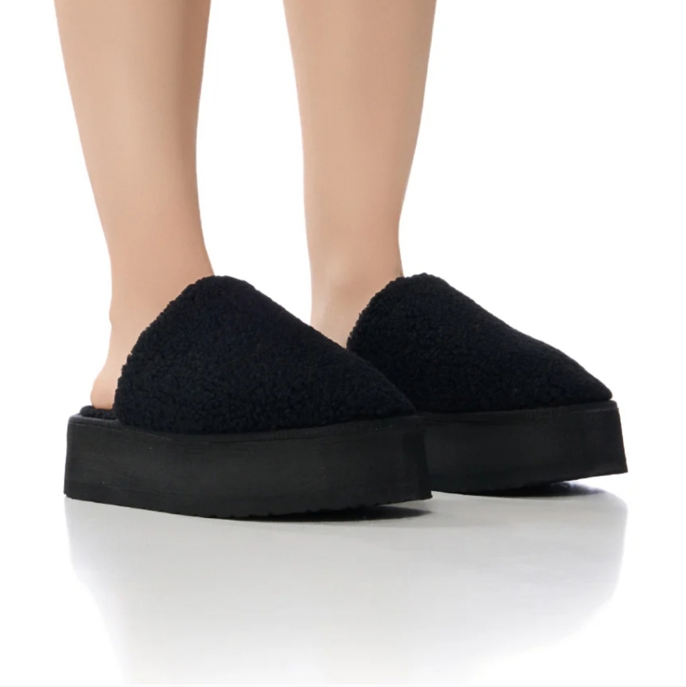 💙NWT AKIRA SHERPA SLIPPER
